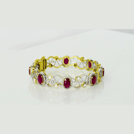 Grace meets heritage in this elegant bangle, crafted with sparkling Diamond Polki, brilliant round diamonds, and vibrant rubies. (GDB0256)