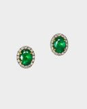 Elegant tops featuring oval emerald centres surrounded by round diamonds, combining vibrant colour with timeless design for a refined, classic look. (GDE0471)
