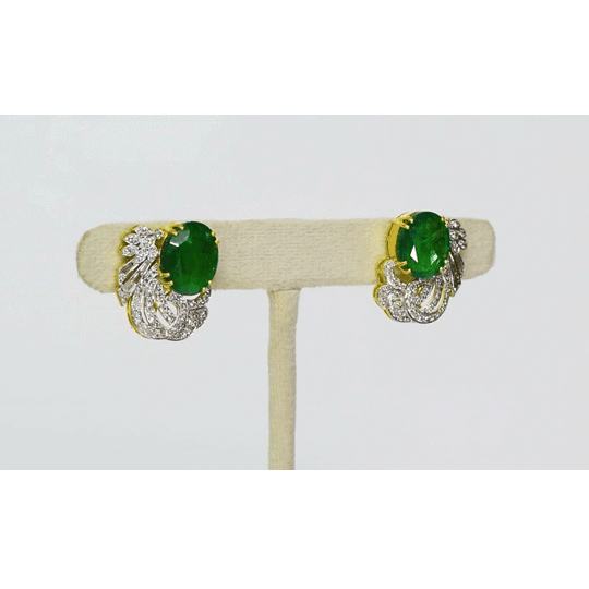 Elegant designer tops with emeralds and diamonds, radiating timeless beauty, refined sophistication, and subtle, graceful charm.(GDE0472)