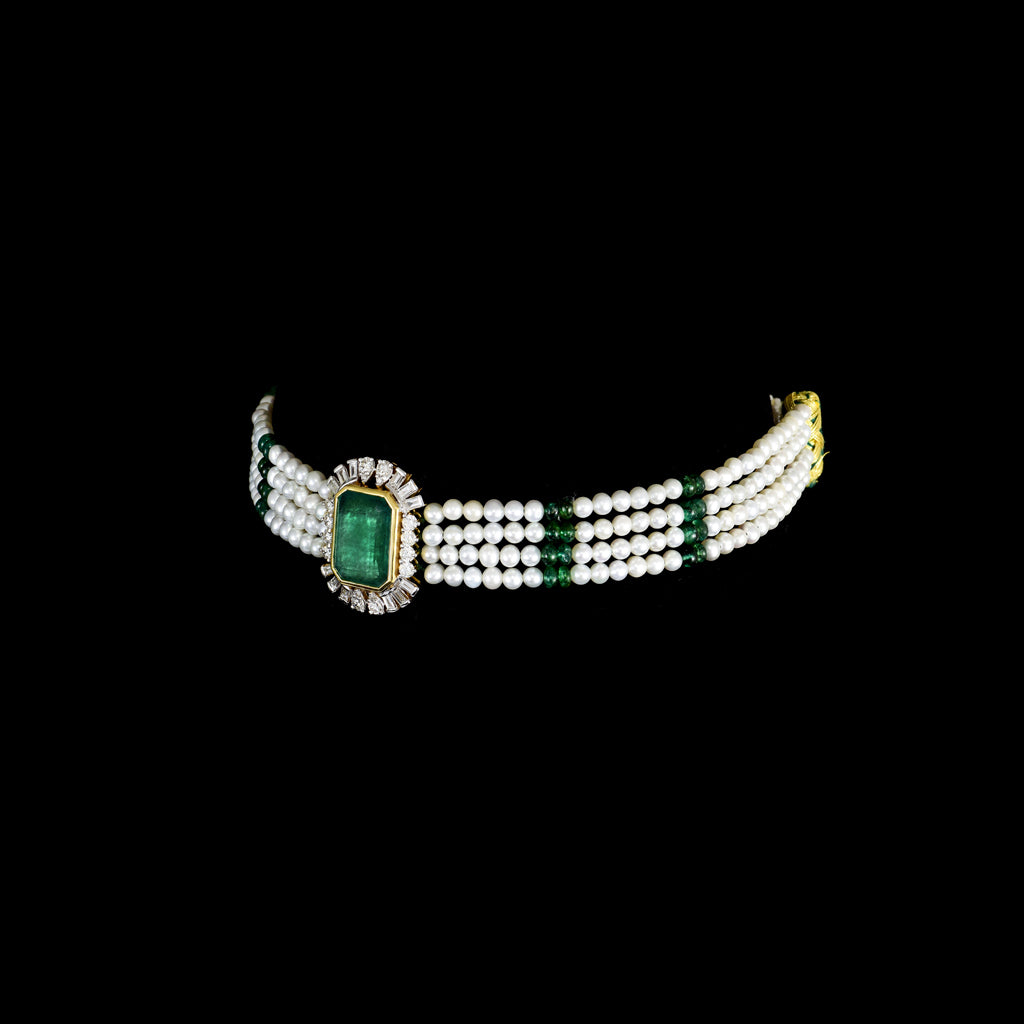 Exquisite choker necklace and tops pair for featuring a majestic central emerald, surrounded by dazzling diamonds. Adorned with rows of lustrous pearls and emerald beads, it blends traditional elegance with royal charm.(GDNE0526)