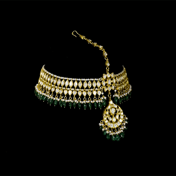 Royal Kundan mathapatti adorned with teardrop polki diamonds and emerald bead drops. A majestic bridal accessory blending traditional grandeur with timeless elegance for a regal look.(KMBOR0113)