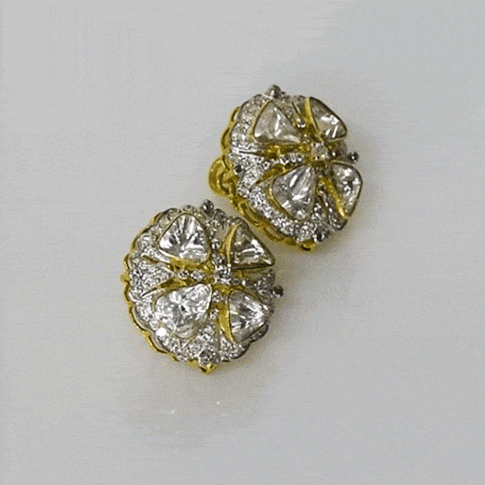 Beautiful fusion-style tops featuring sparkling Polki and round diamonds, crafted in a modern elegant design for timeless beauty and everyday luxury.(KME2506)
