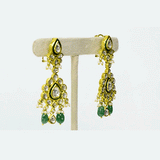An elegant necklace and earring set featuring diamond polki framed by a vivid green circle, strung with emerald maniya and pearls. Blending heritage craftsmanship with refined luxury, it’s perfect for graceful, modern celebrations. (KMNE3588)