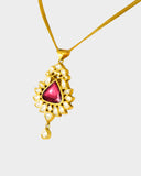 An elegant pendant featuring diamond polki with a striking central tourmaline, blending classic craftsmanship with vibrant colour for a timeless statement. (KMPE1353)