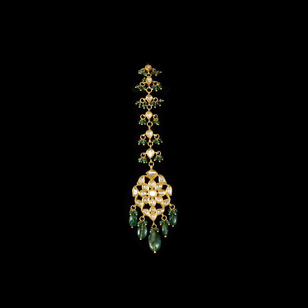 Elevate your elegance with this Ekposta Maangtika, featuring uncut diamond Polki and delicately strung with rich emerald beads.(KMTK0237)