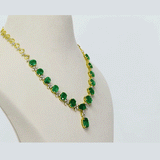A necklace crafted with high-quality emeralds and diamonds, combining vibrant gemstones and sparkling brilliance for an elegant statement. (PGDNE0151)