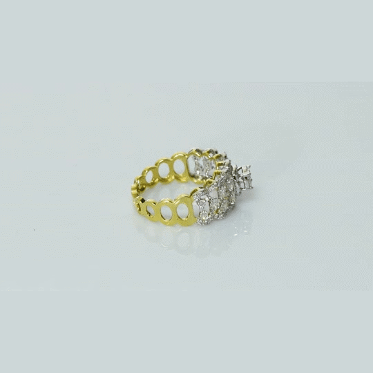 Sparkling diamonds beautifully arranged in this statement ring, offering timeless elegance and brilliant shine.(PGDR0513)