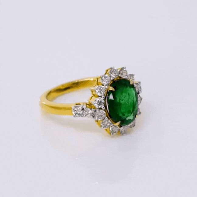 Stunning ring that celebrates the timeless beauty of emeralds and the brilliance of diamonds.(GDR0340)