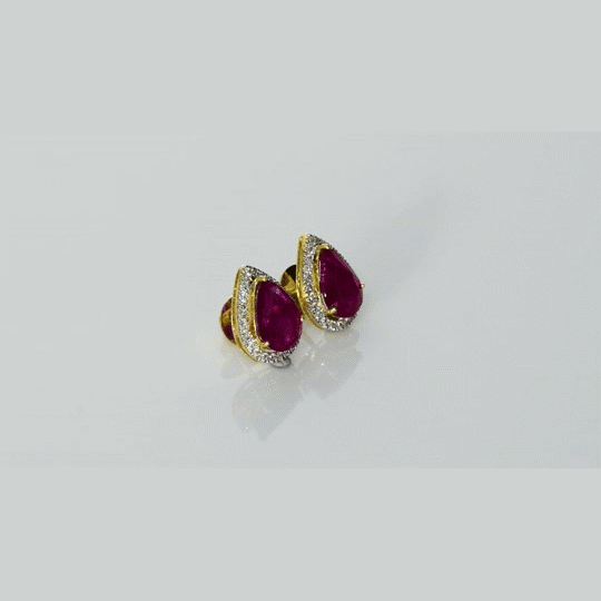 A timeless pairing of vivid rubies and dazzling diamonds in a graceful pear silhouette.(WDN1261)