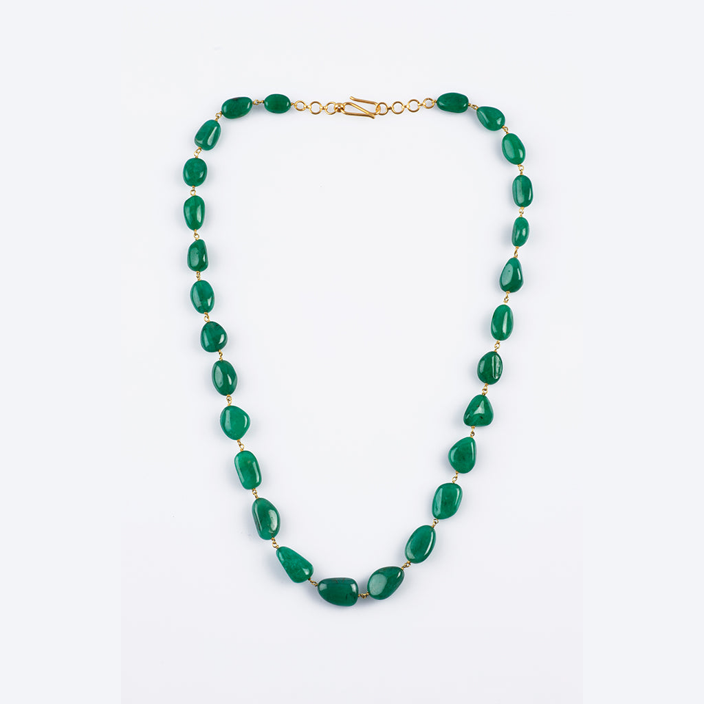 Single line string of emerald maniya in gold wire  STRG247