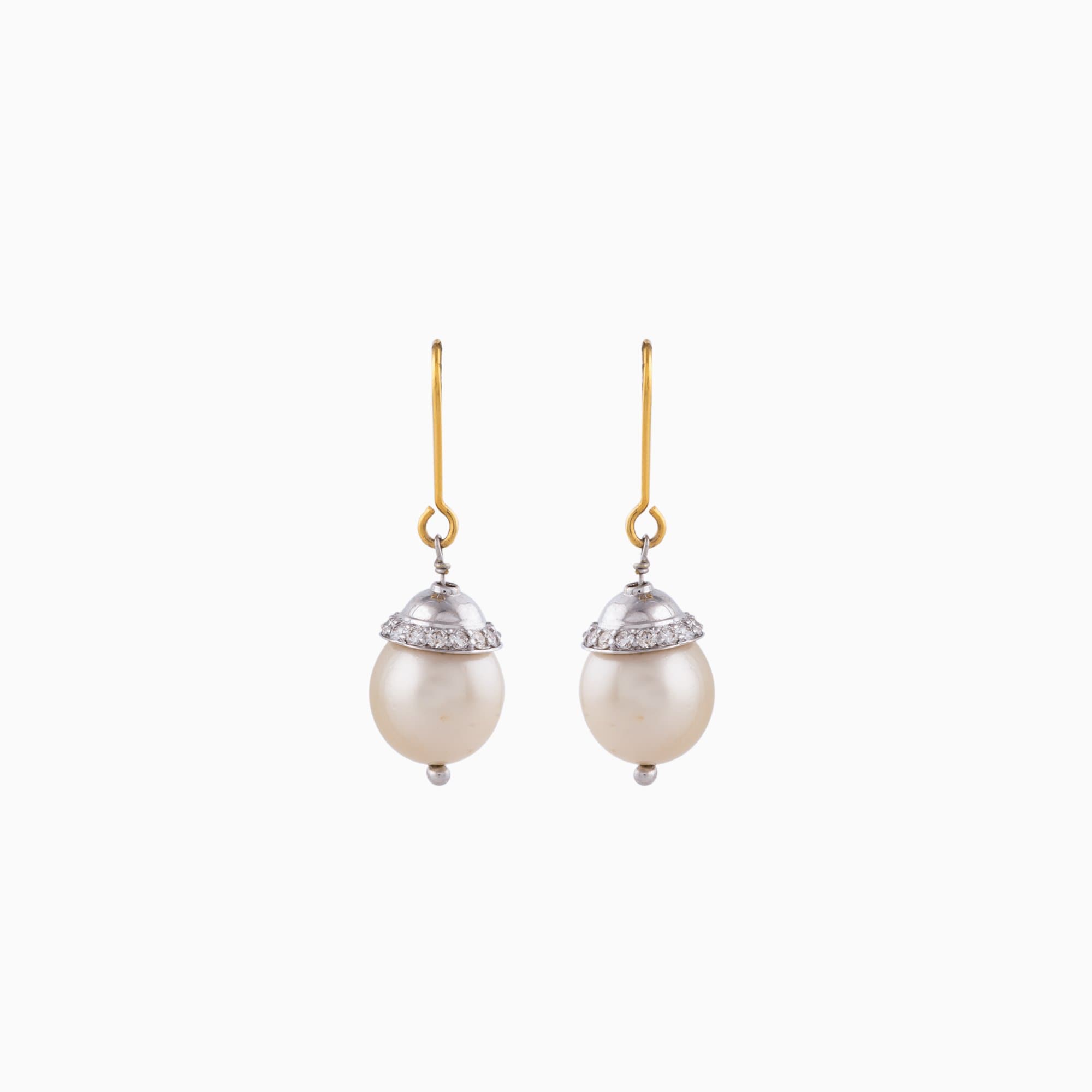 Earring pair with Round Cut Diamond and S.S. Pearls with Gold Aakada-WDN063