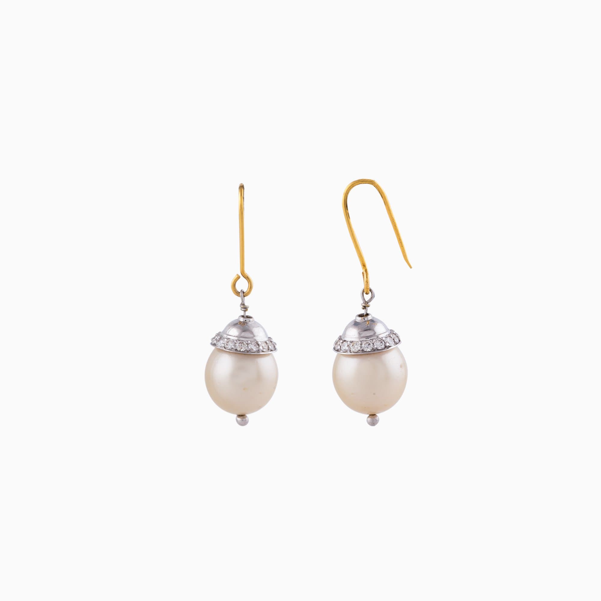 Earring pair with Round Cut Diamond and S.S. Pearls with Gold Aakada-WDN063