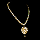 Necklace in single line and tops pair in 18k gold with uncut diamondThis stunning necklace and earring set features a single line of exquisite Dia Polki stones - KMNE3203, KME2187