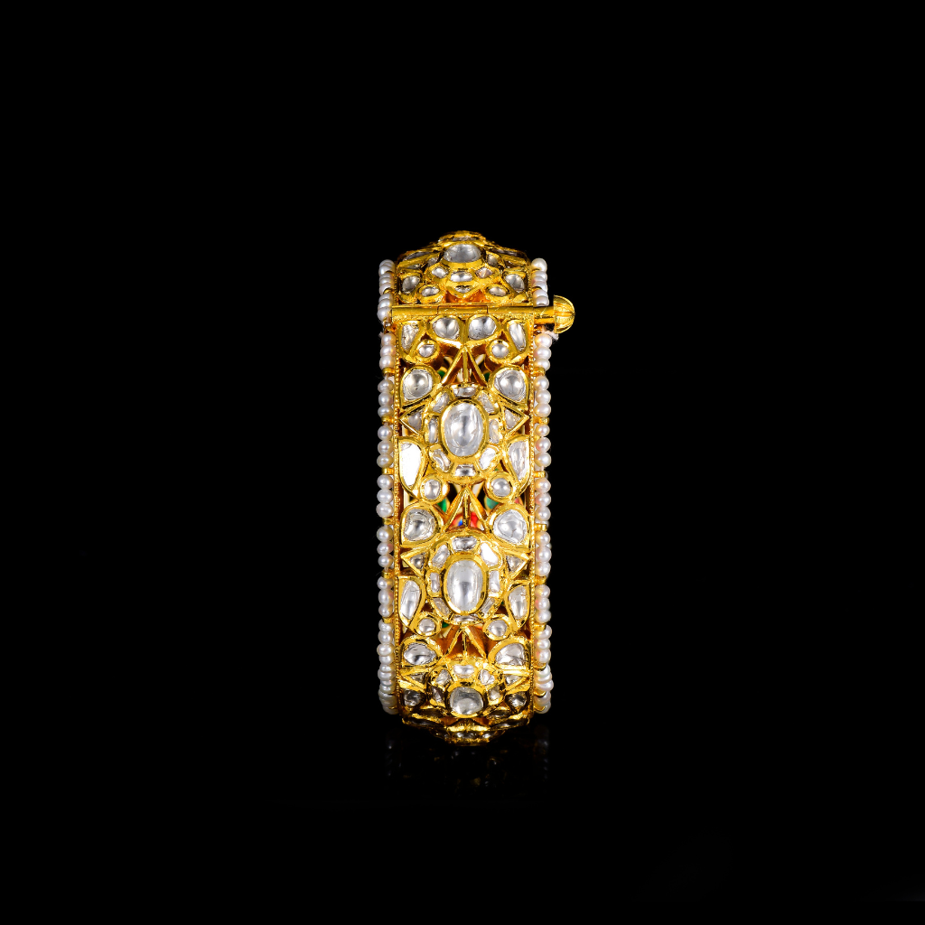 White patla with uncut diamond in 18k gold with pearls.This particular Patla is crafted using 18k gold and is adorned with beautiful uncut diamonds. - KMB0536