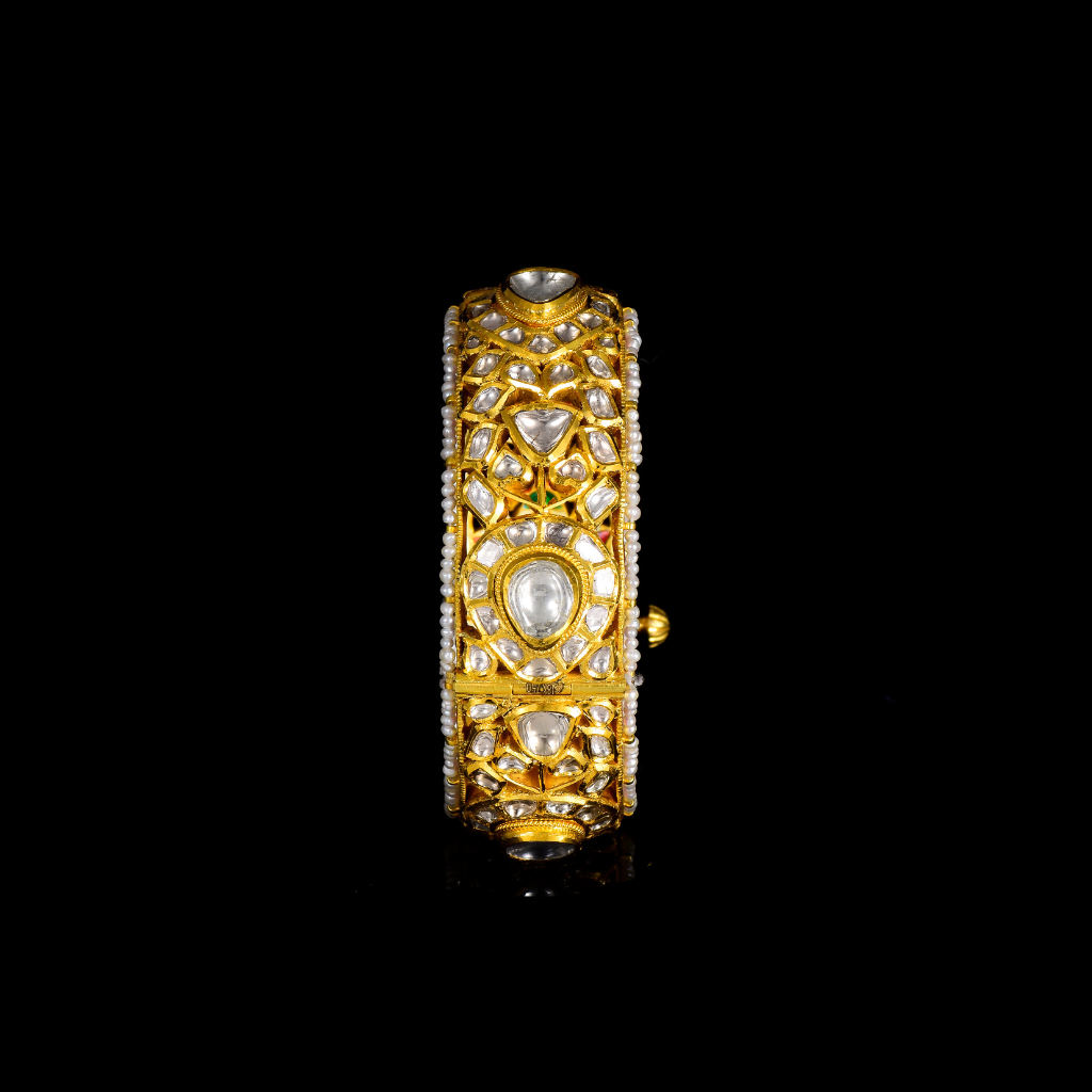 Ekposta Patla with uncut diamond in 18k gold and pearls.The Patla is adorned with stunning Uncut Diamonds, which are also known as Polki Diamonds. - KMB0534